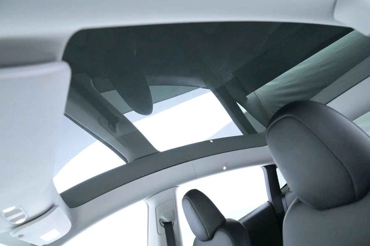 Tesla Model Y bild 25