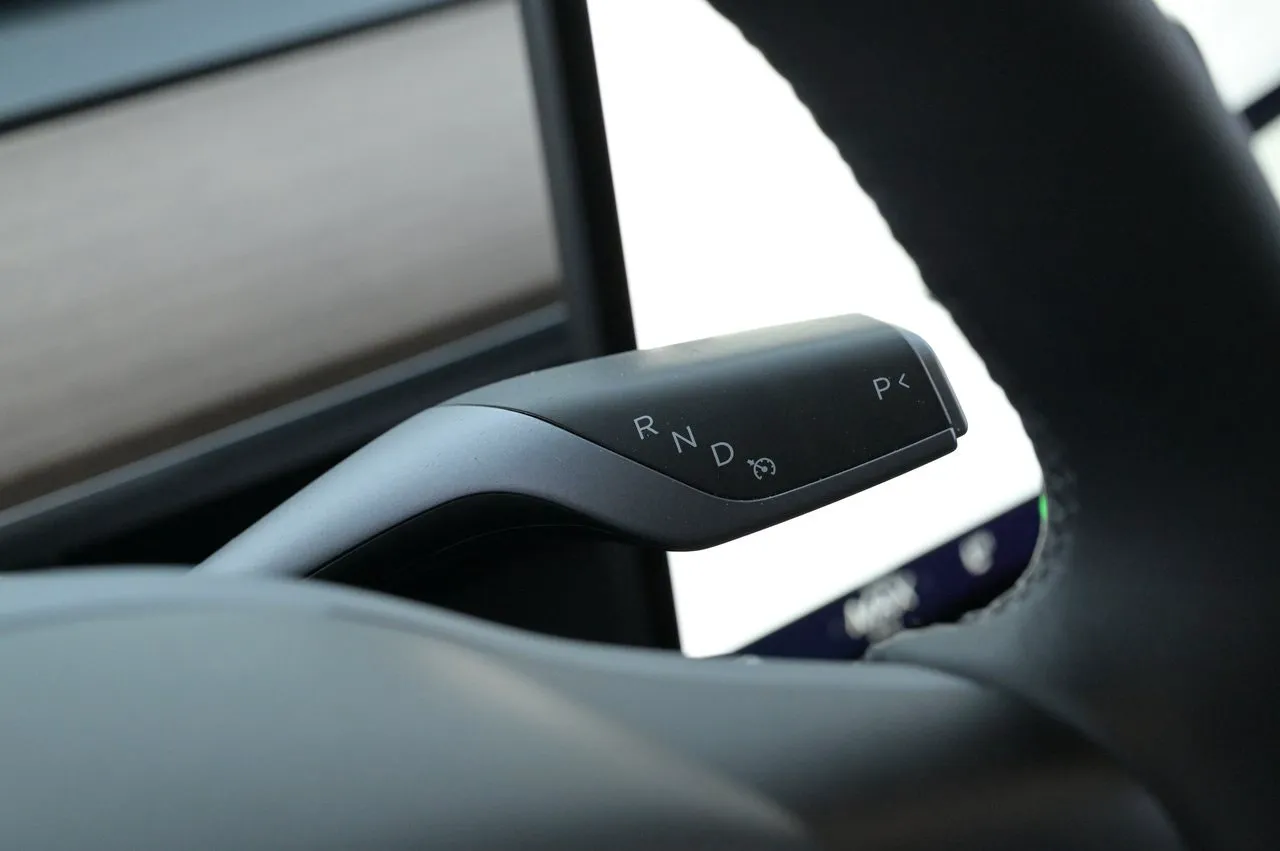 Tesla Model Y bild 8