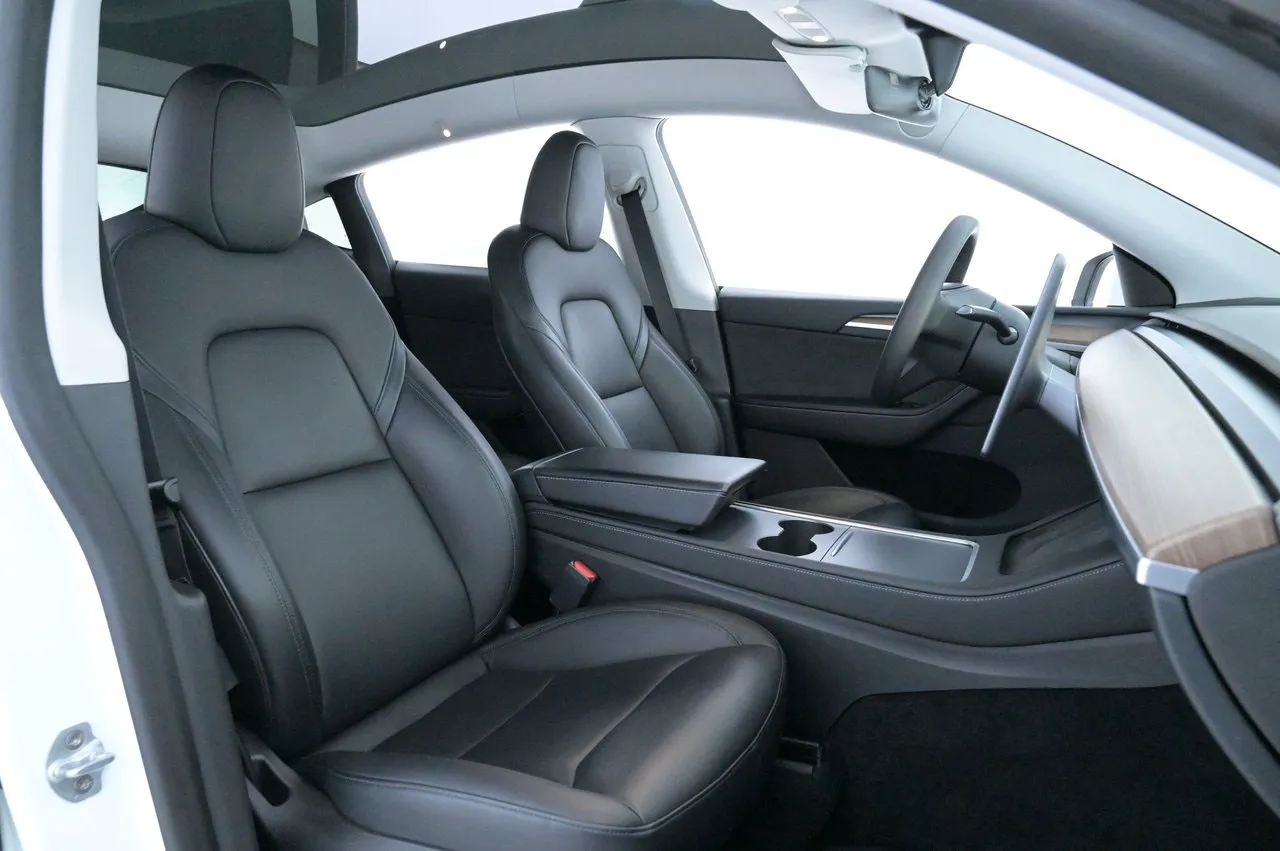 Tesla Model Y bild 12