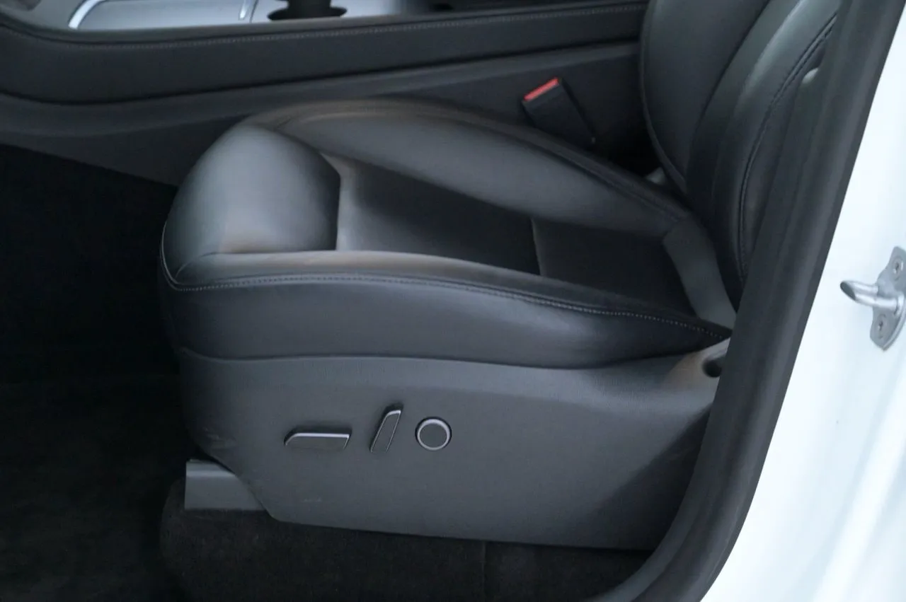 Tesla Model Y bild 11