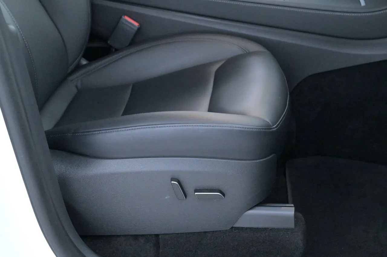 Tesla Model Y bild 13