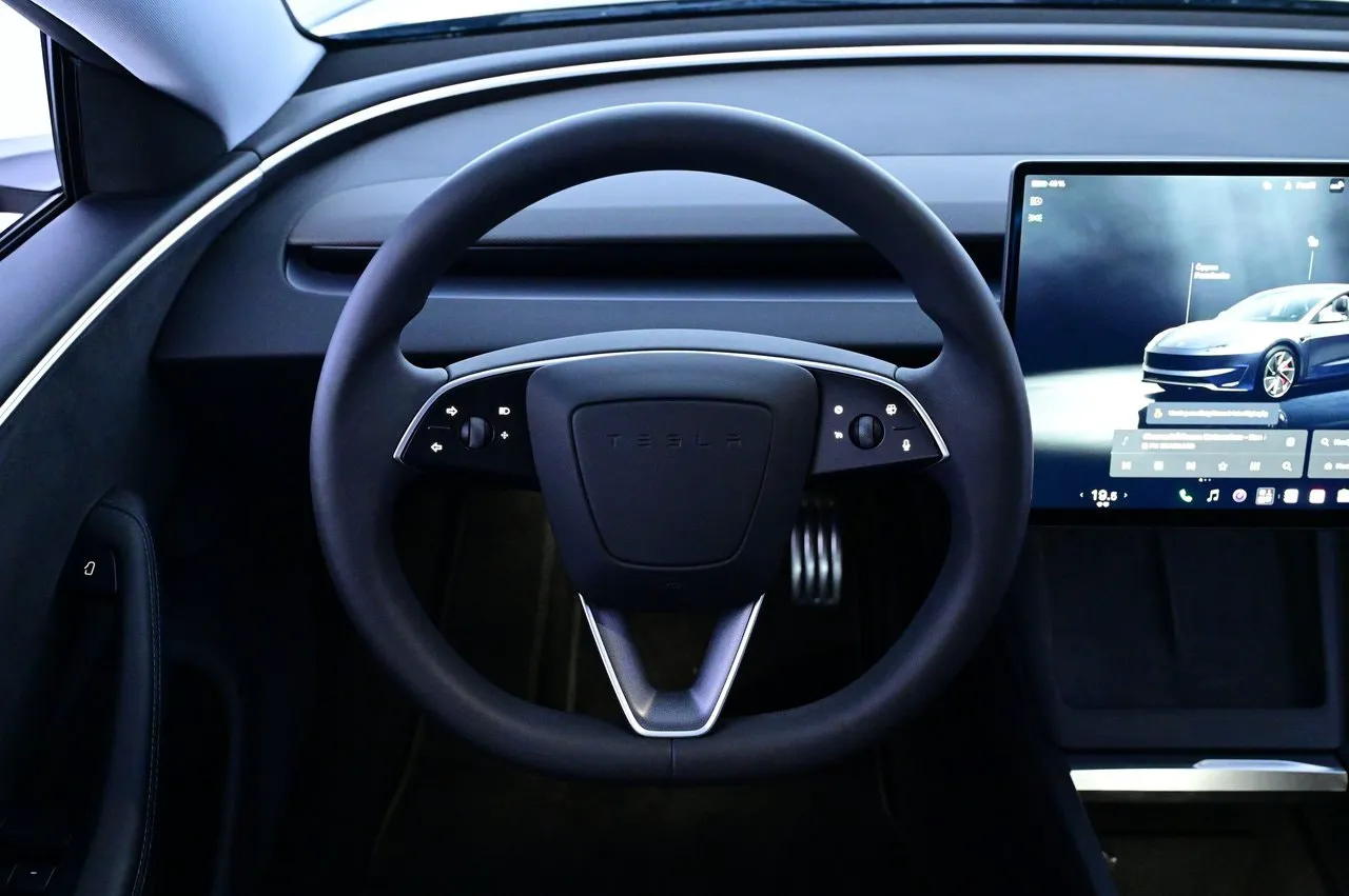 Tesla Model 3 bild 7