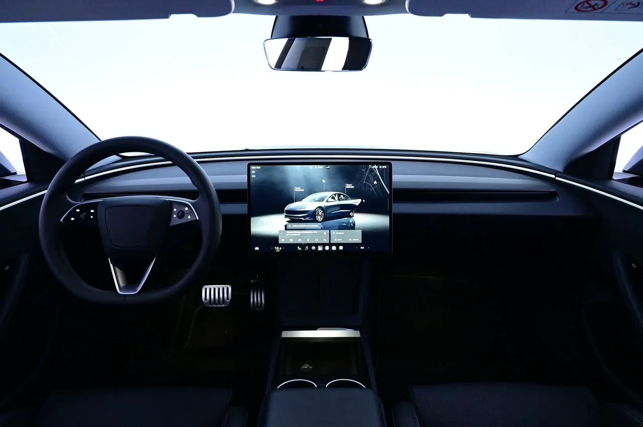 Tesla Model 3 bild 6