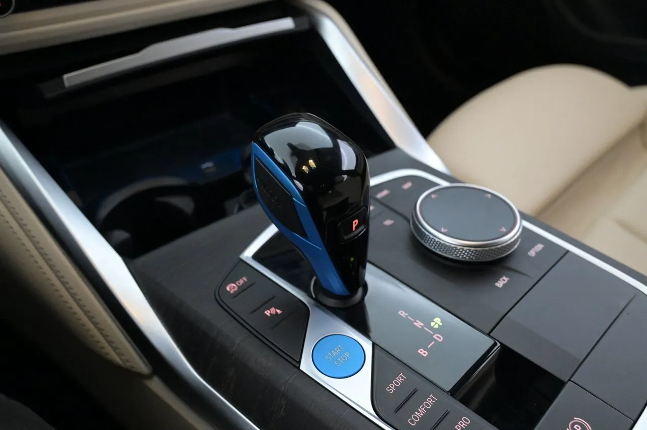 BMW i4 bild 21