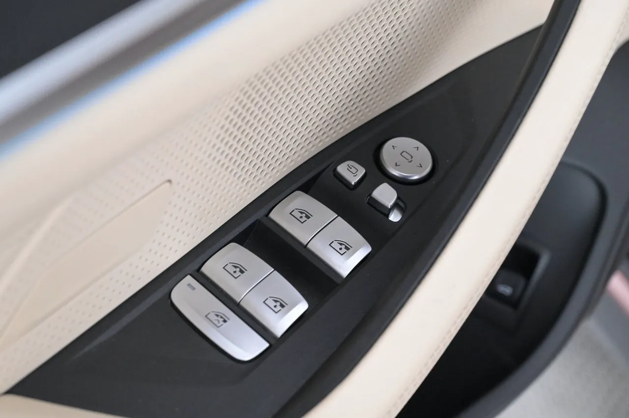 BMW i4 bild 10