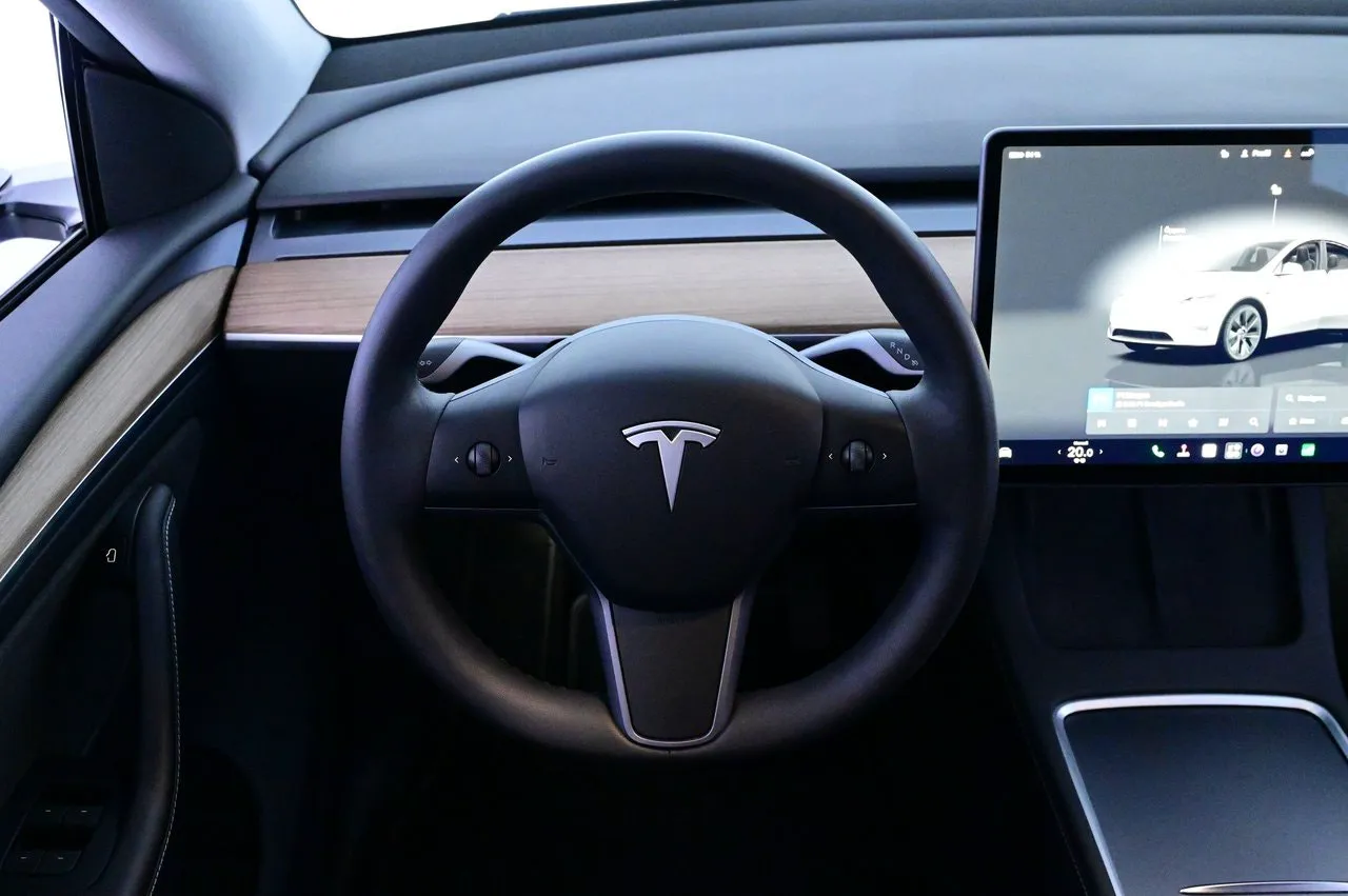 Tesla Model Y bild 7