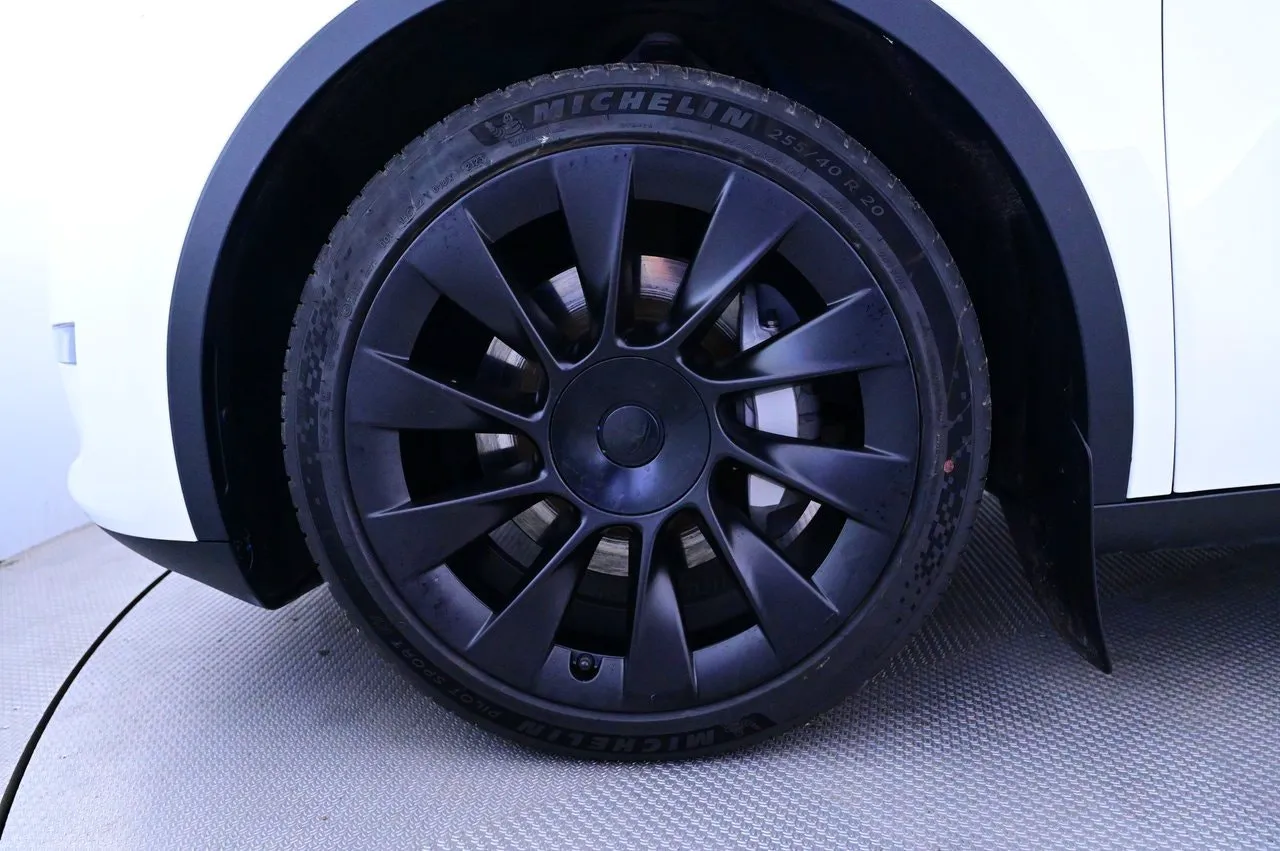 Tesla Model Y bild 27