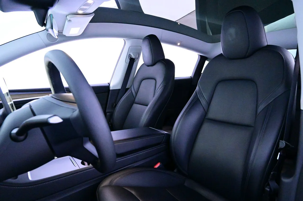 Tesla Model Y bild 9