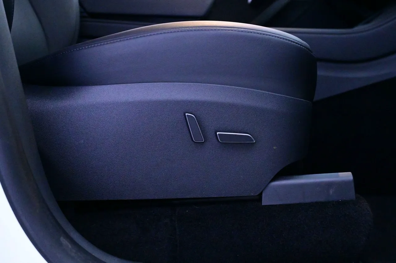 Tesla Model Y bild 13