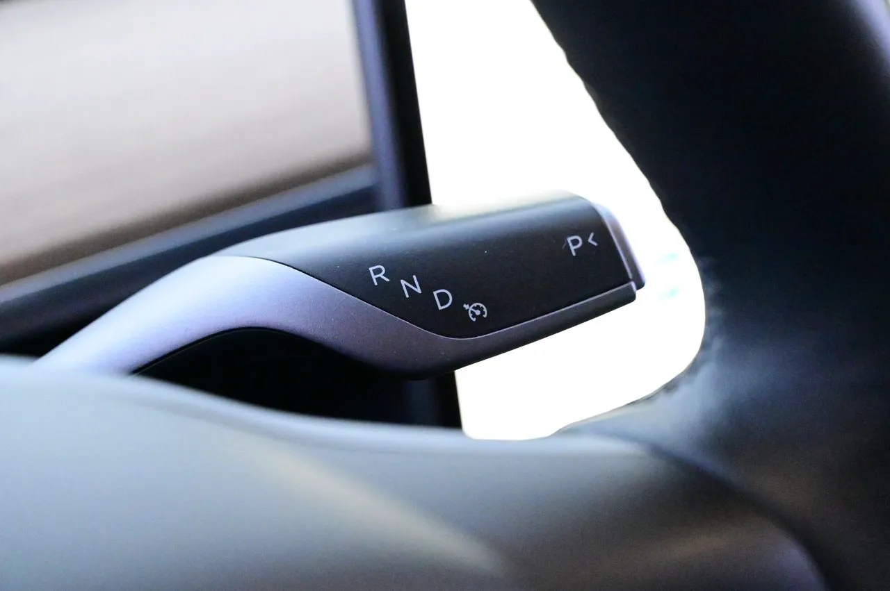 Tesla Model Y bild 8