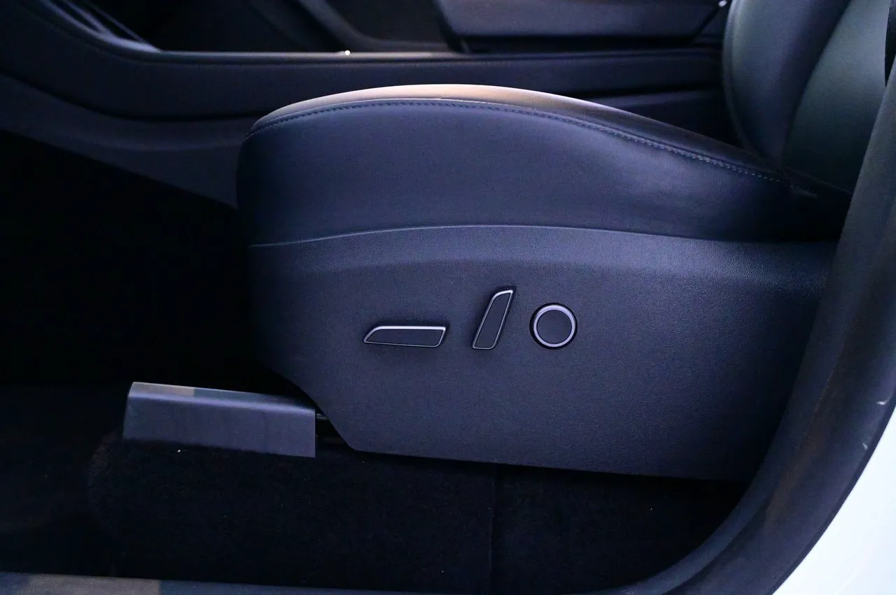 Tesla Model Y bild 11