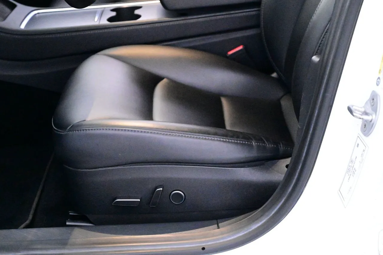 Tesla Model 3 bild 11