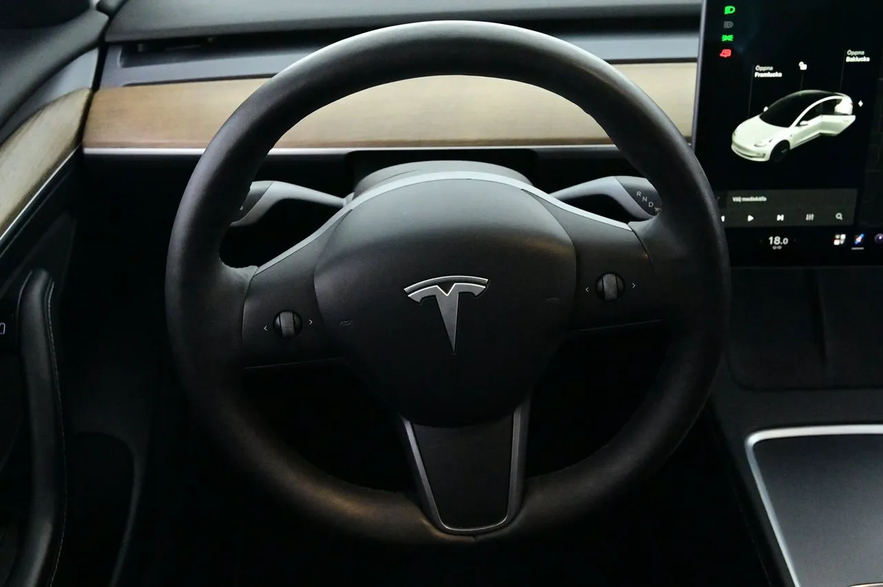Tesla Model 3 bild 7