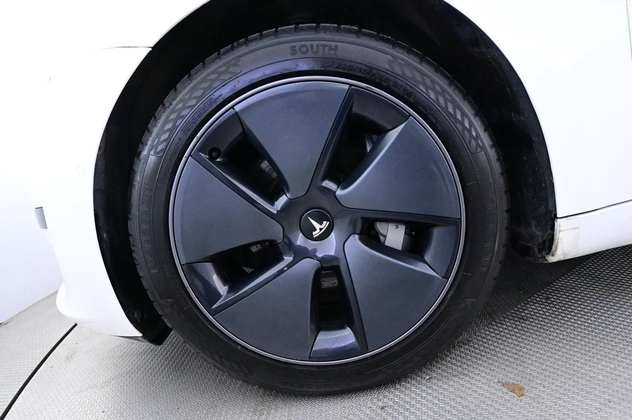Tesla Model 3 bild 27