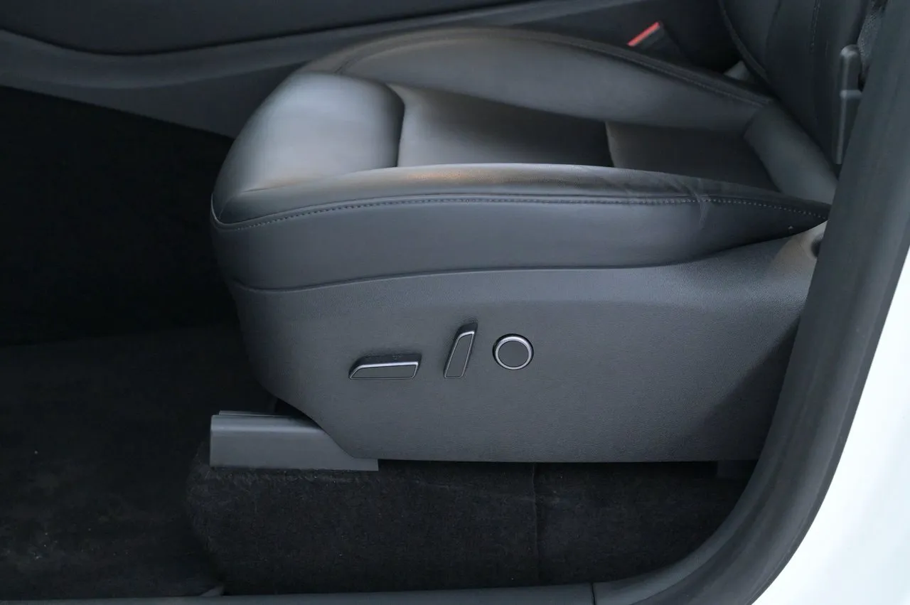 Tesla Model Y bild 11