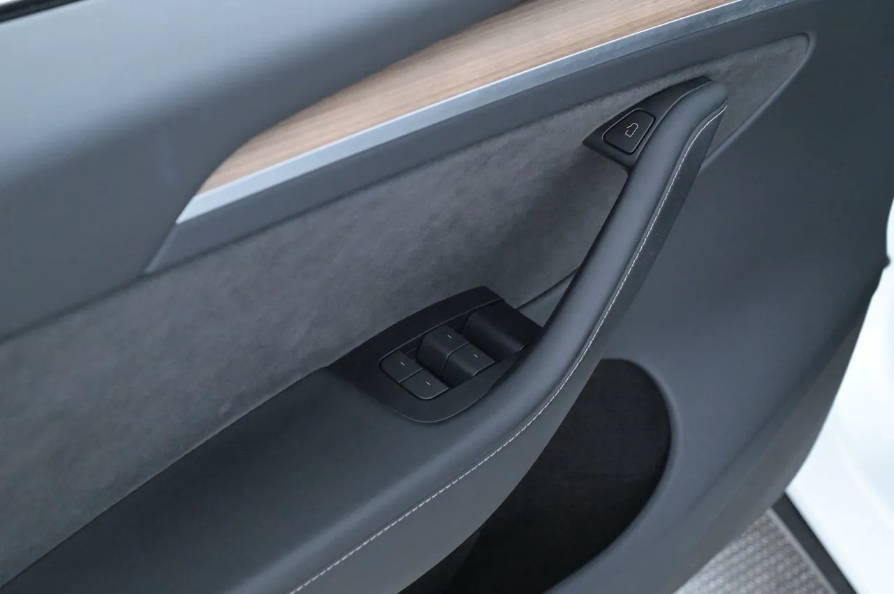 Tesla Model Y bild 10