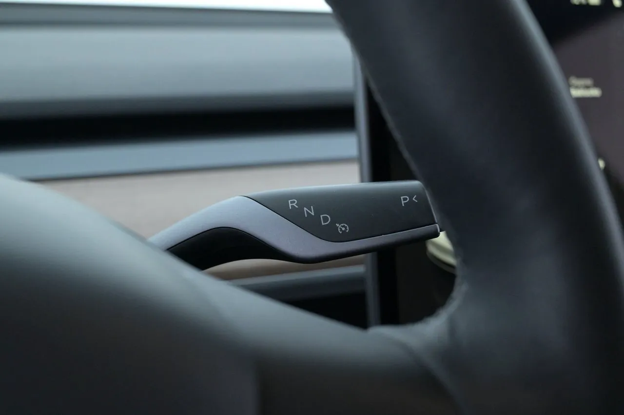 Tesla Model Y bild 8