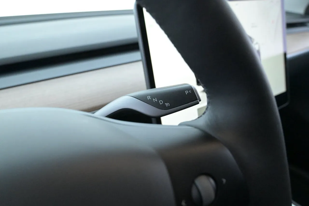 Tesla Model Y bild 8