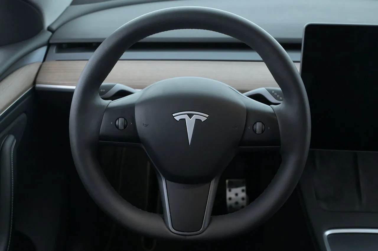 Tesla Model Y bild 7