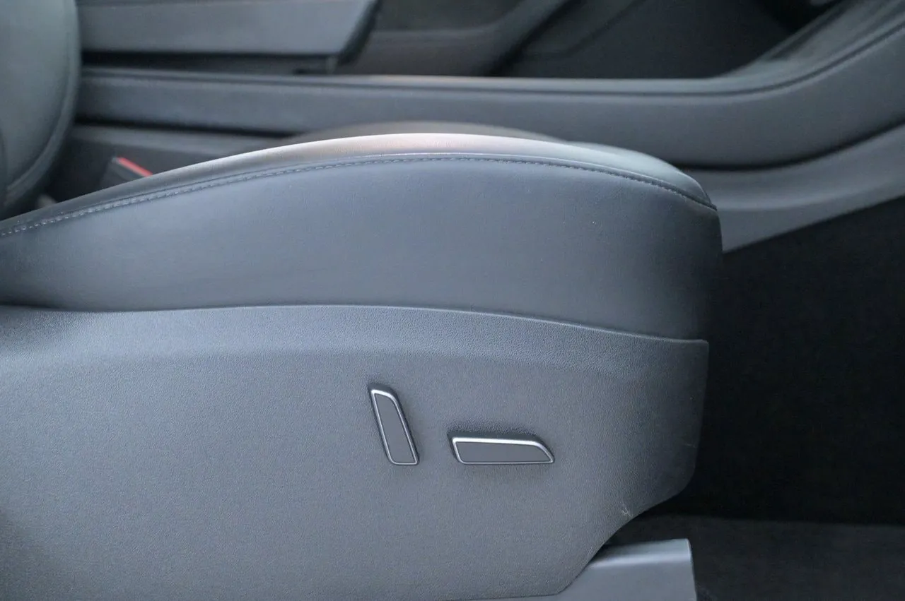 Tesla Model Y bild 13