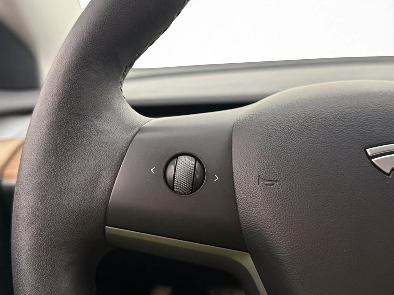 Tesla Model 3 bild 27
