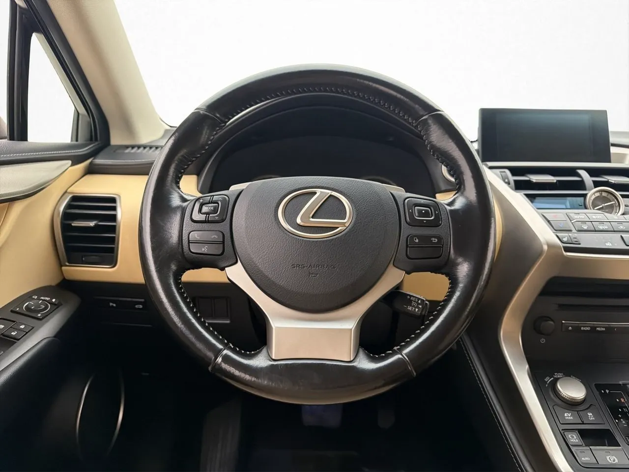 Lexus NX bild 20