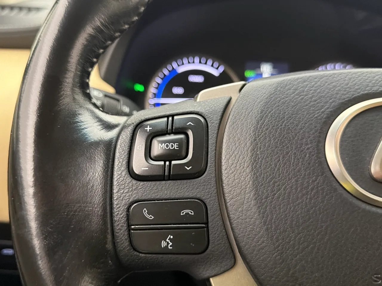 Lexus NX bild 19