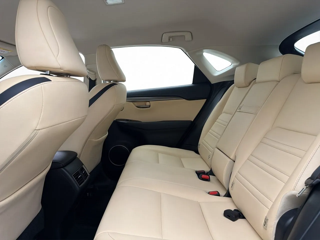 Lexus NX bild 14