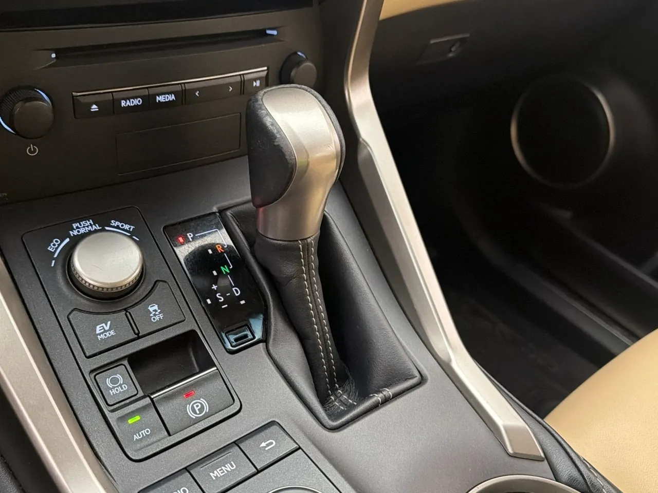 Lexus NX bild 26
