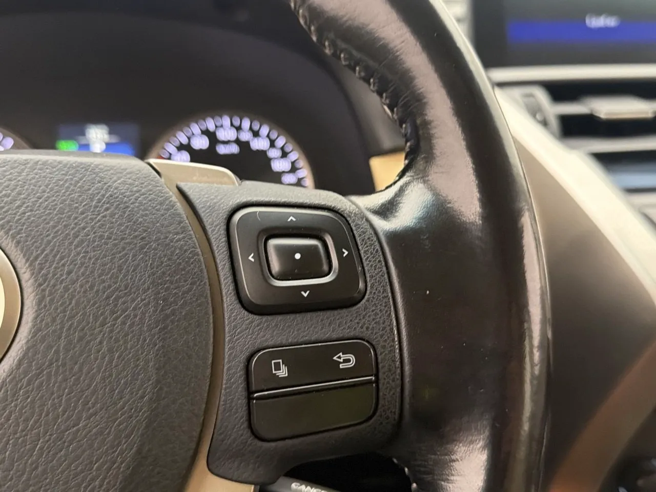 Lexus NX bild 21