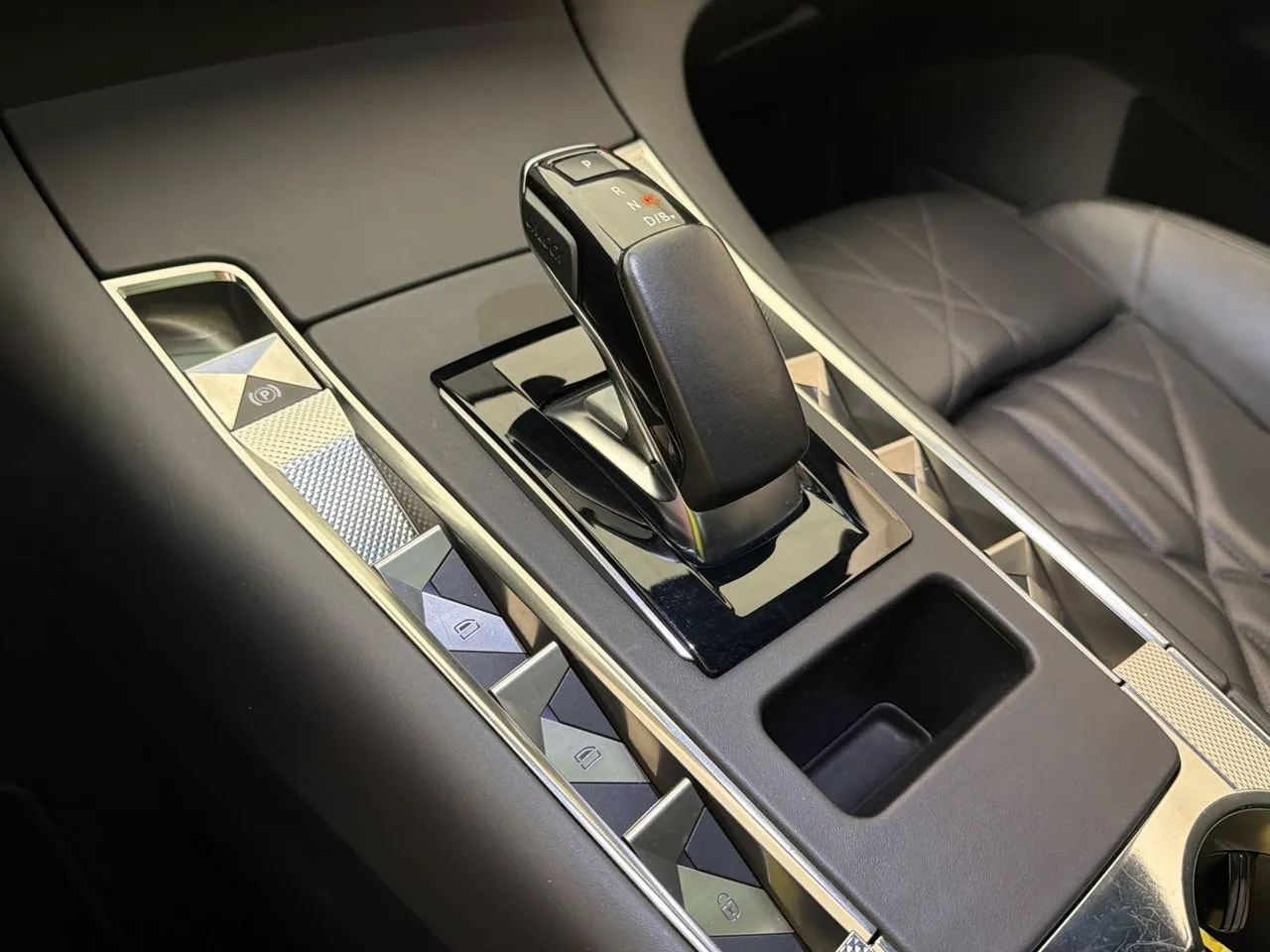 DS 7 Crossback bild 24