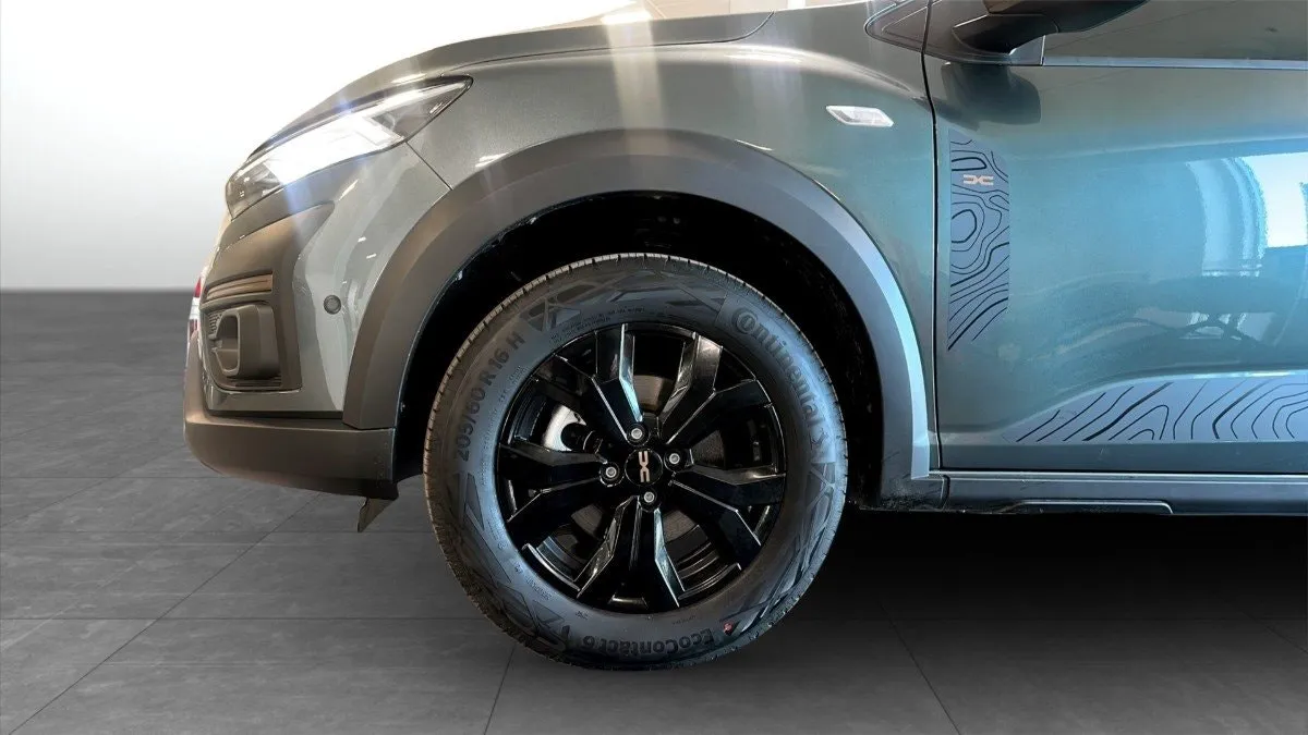 Vehicle image 8