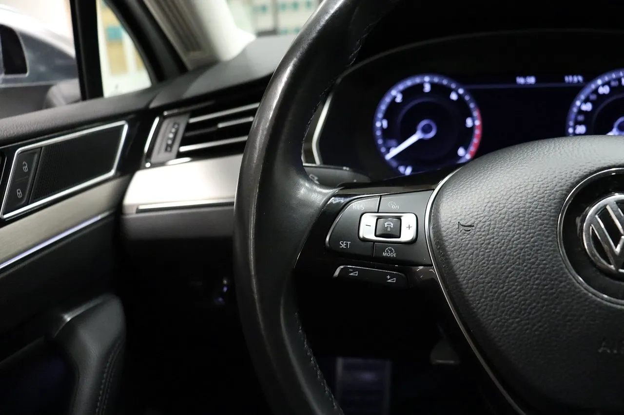Volkswagen Passat bild 9