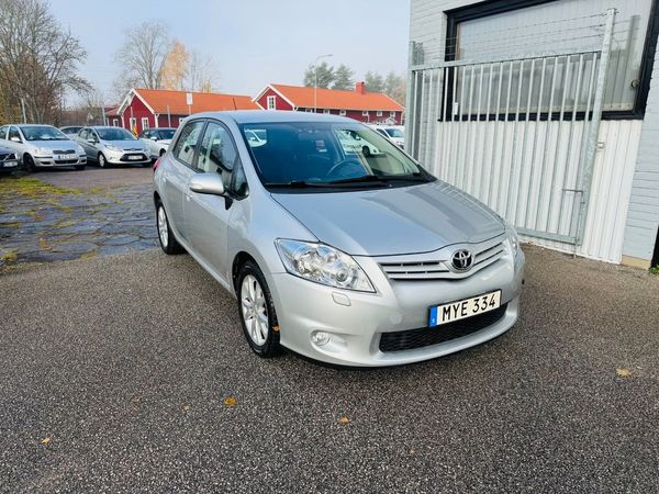 Toyota Auris 1.6 132HK 5-D VALVEMATIC PLUS / VÄRMARE - 2012