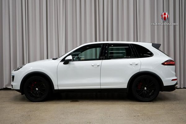 Porsche Cayenne S Sport Chrono Värmare Drag PASM BOSE Läder 14-vägs - 2015
