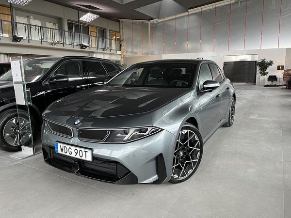 BMW i3 50 xDrive Sedan - First Edition - 2027