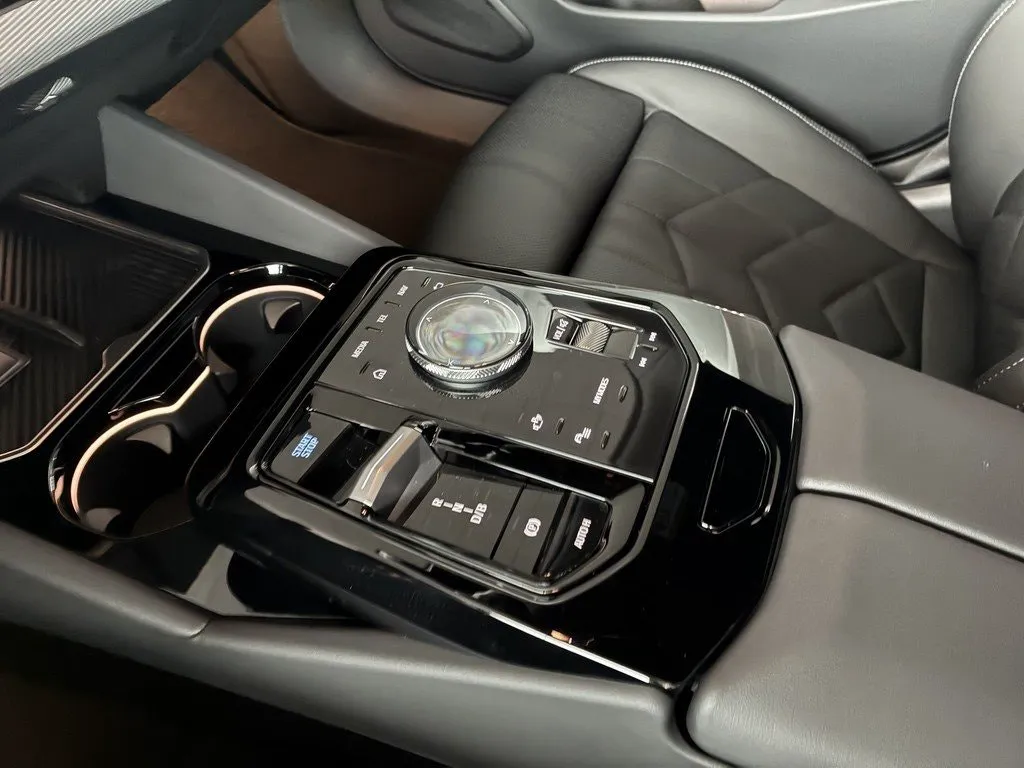 BMW i5 bild 9