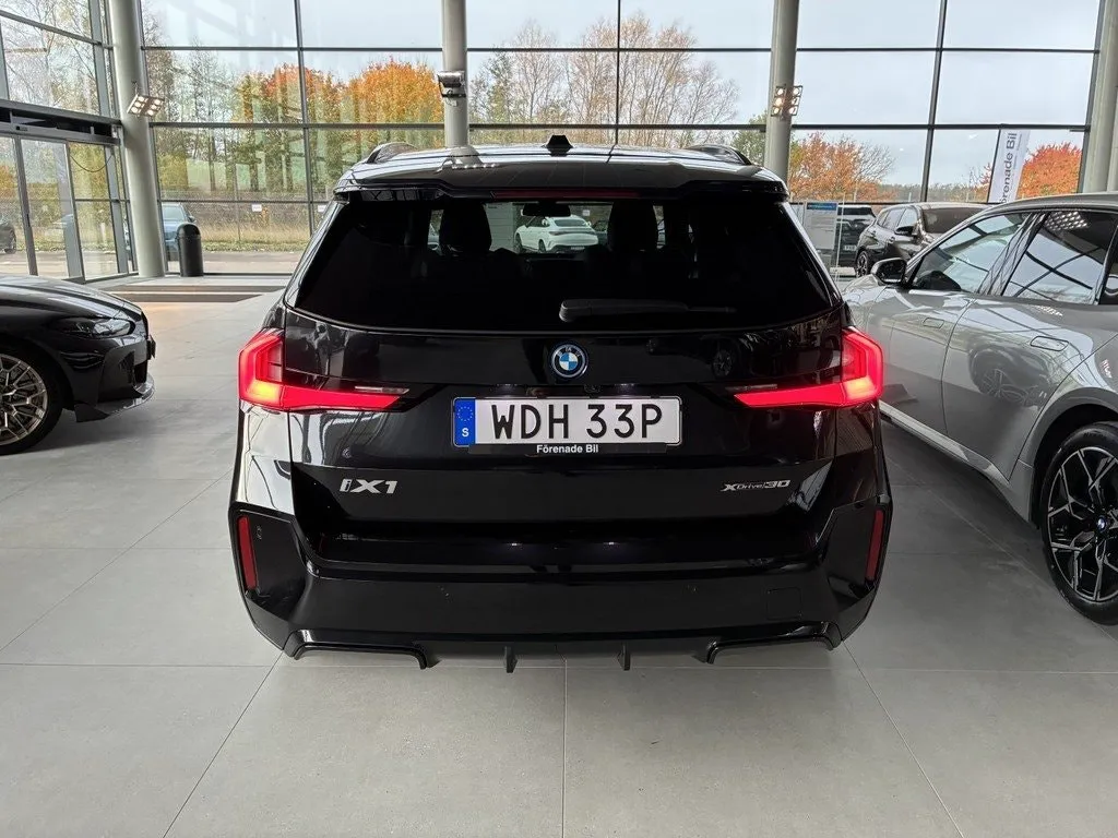 BMW iX1 bild 12