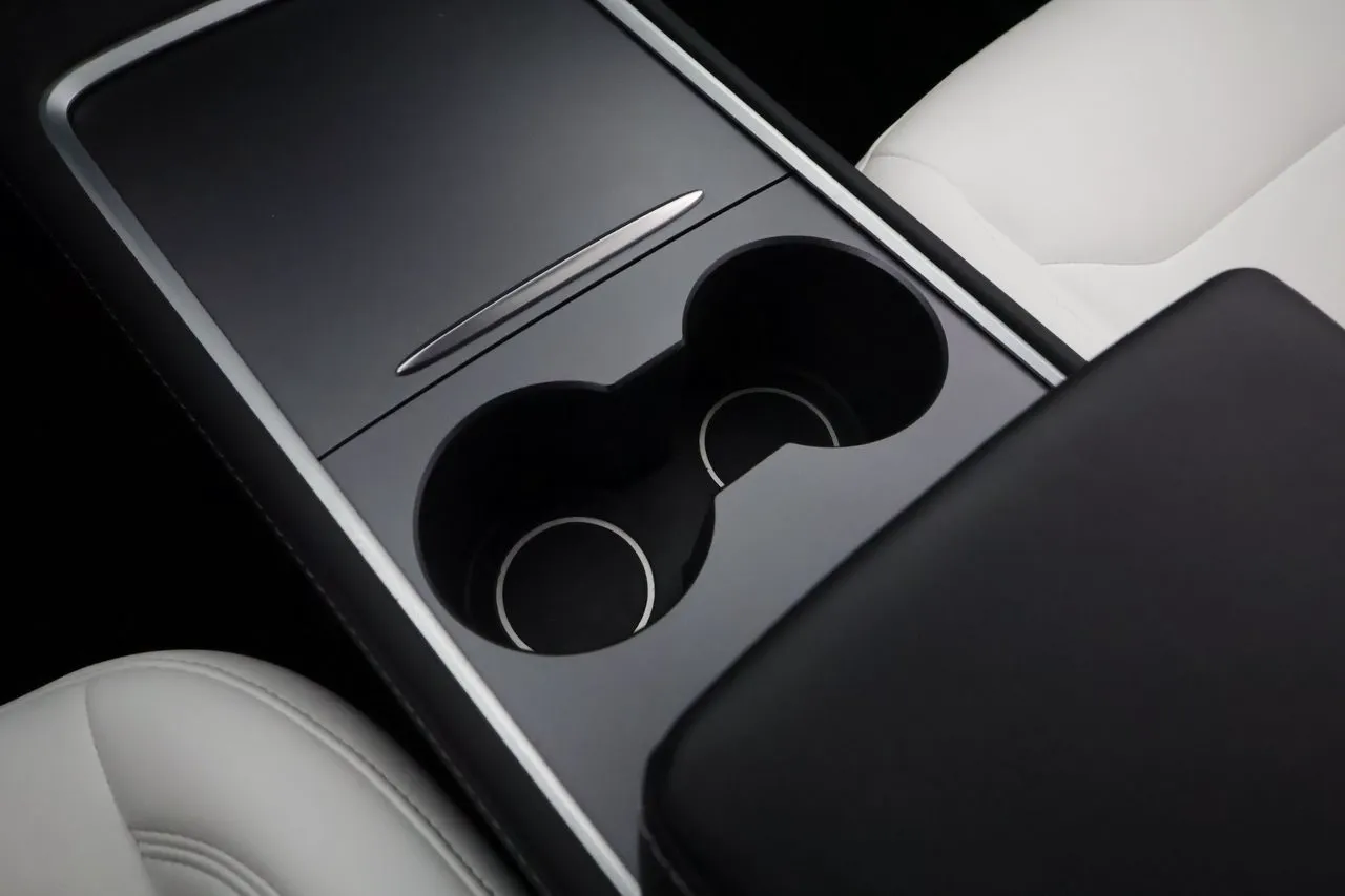 Tesla Model Y bild 23