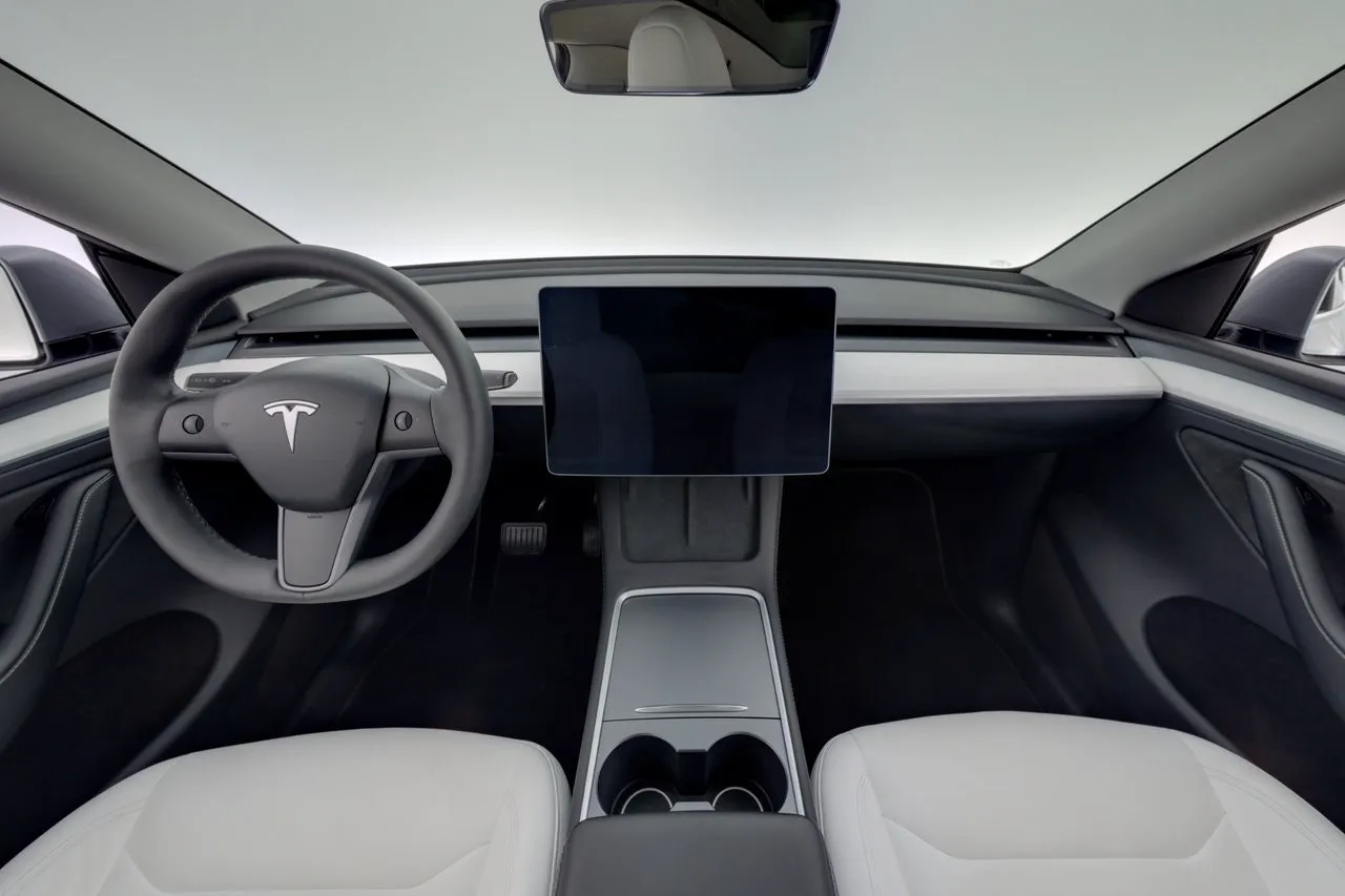 Tesla Model Y bild 13