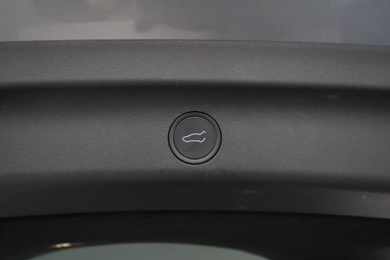 Tesla Model Y bild 27