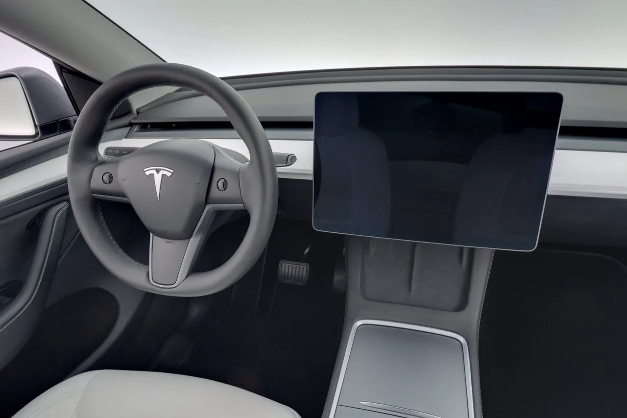 Tesla Model Y bild 15