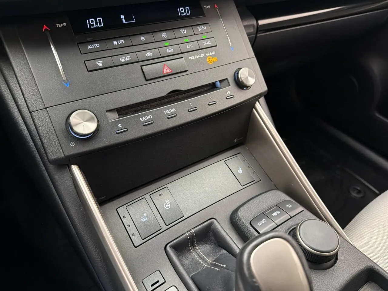 Lexus IS bild 24