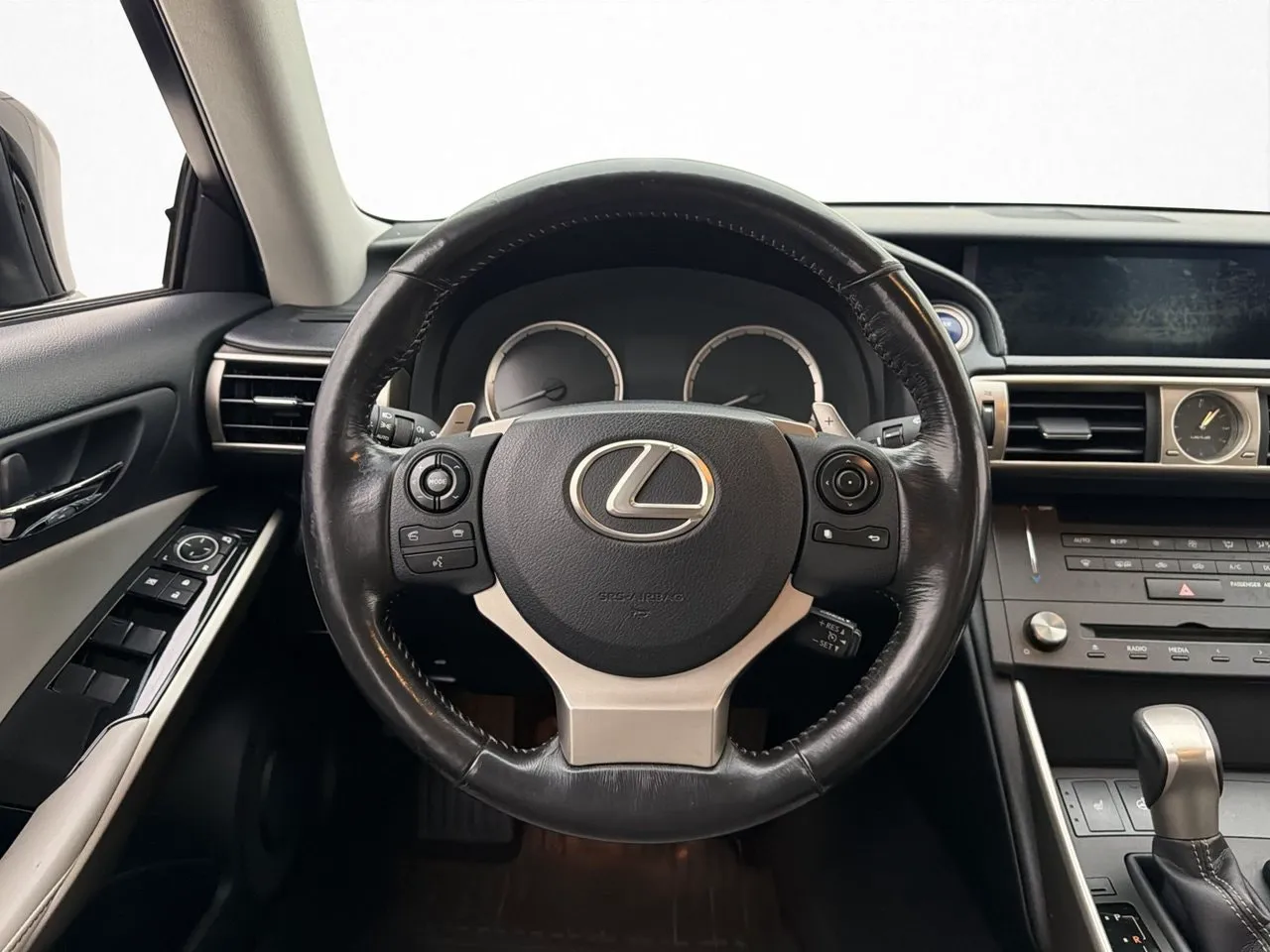 Lexus IS bild 21
