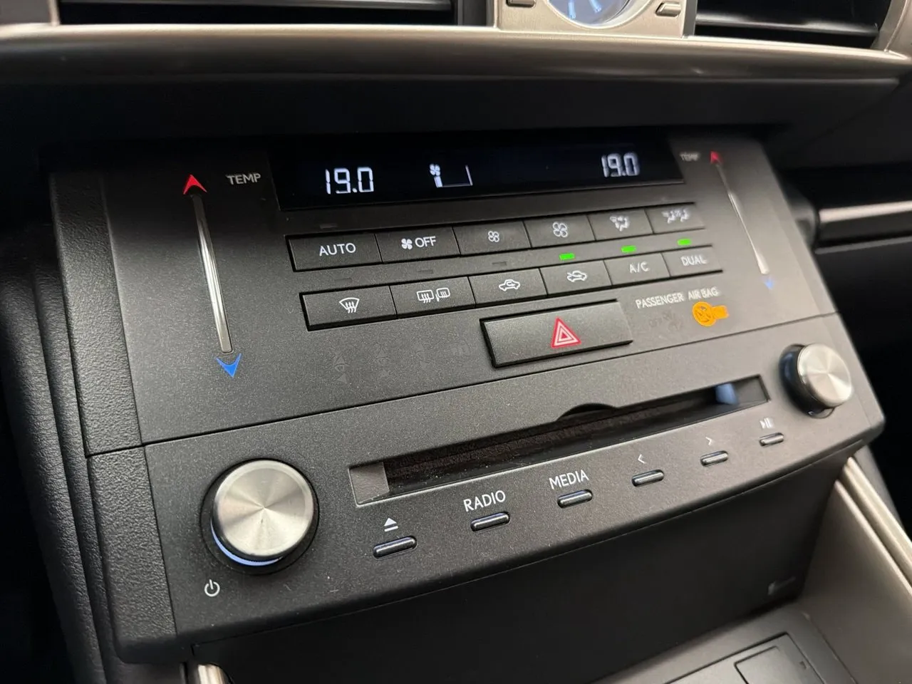 Lexus IS bild 25