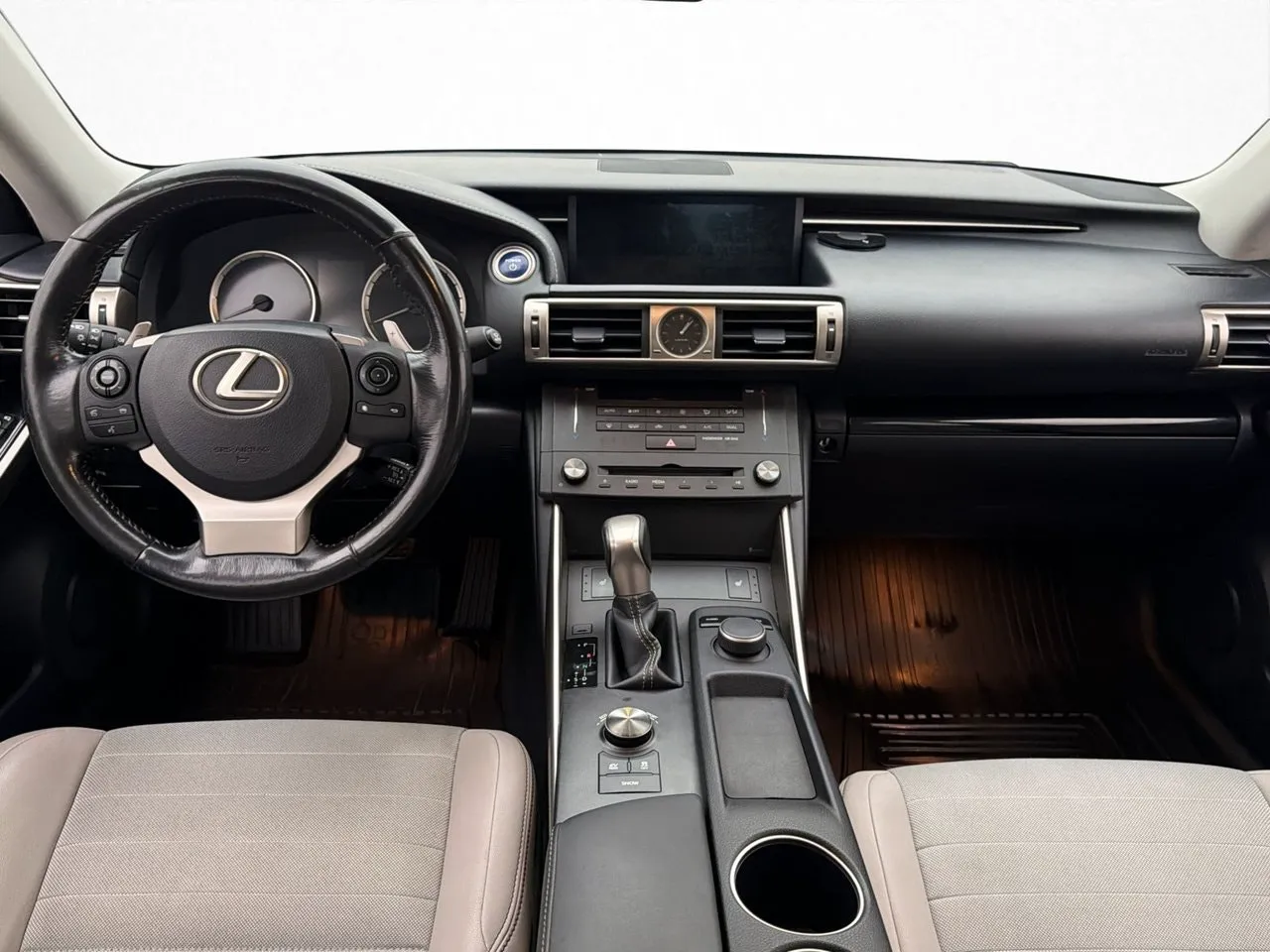 Lexus IS bild 13