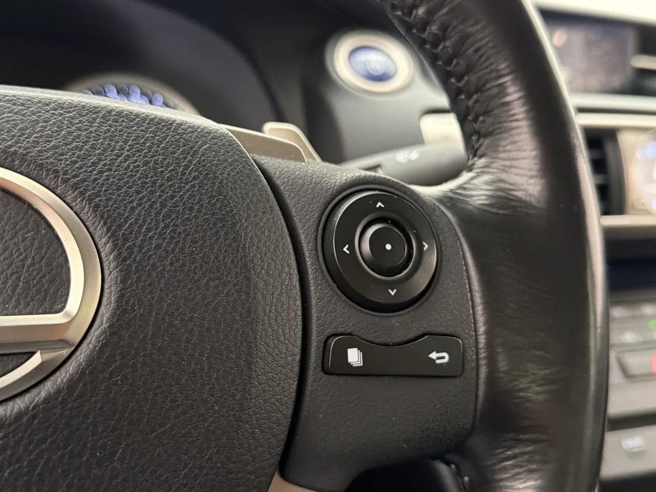 Lexus IS bild 30