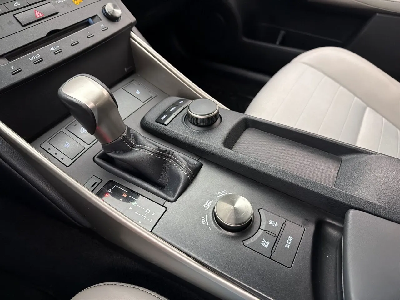 Lexus IS bild 22