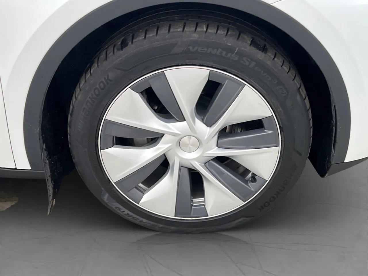 Tesla Model Y bild 32