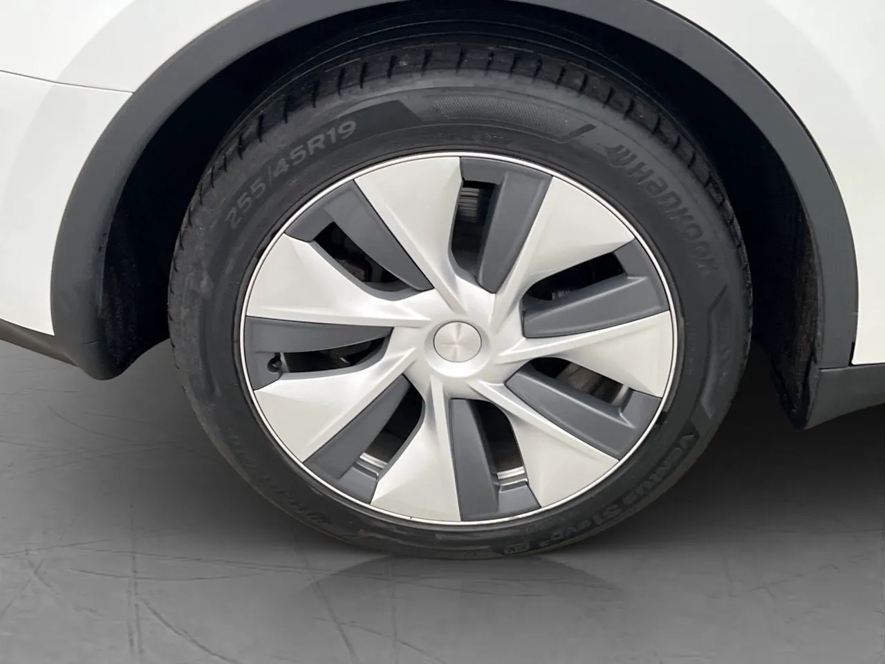 Tesla Model Y bild 33